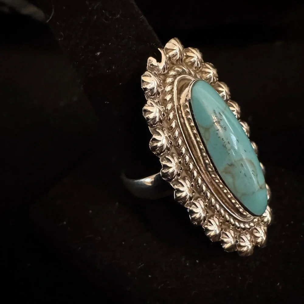 Sterling Silver and genuine kingman Turquoise Oval‎ ring
